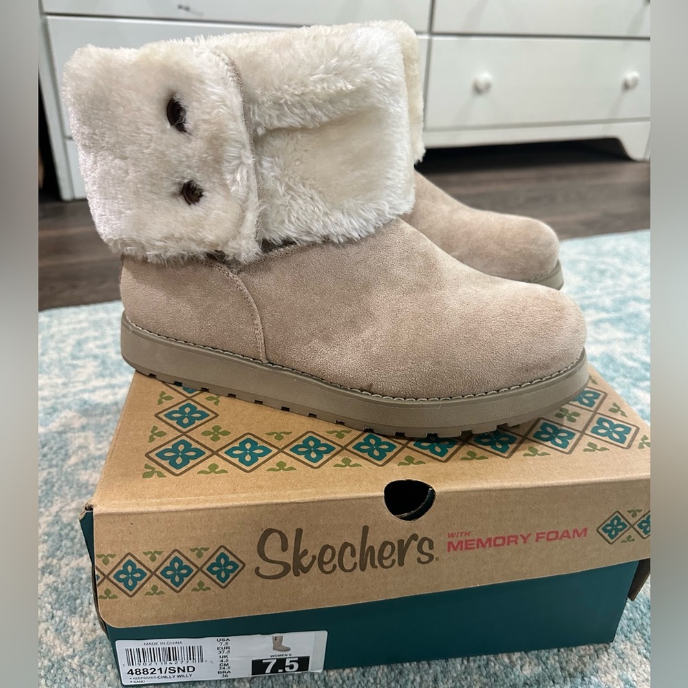Skechers Faux Fur lined boots